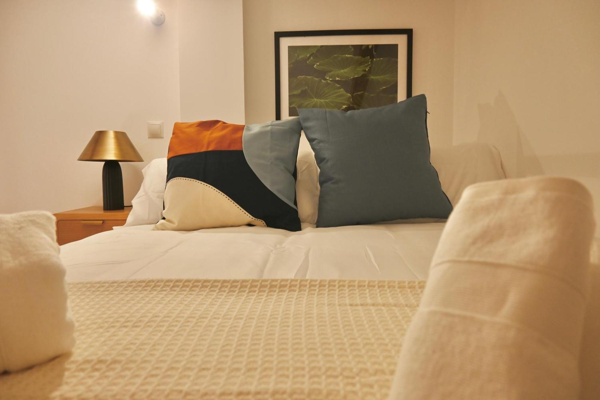 Encantador Estudio Temporal Con Cama En Mezanine Cerca De La Vibrante Avenida Albufera Mpe35 Apartamento